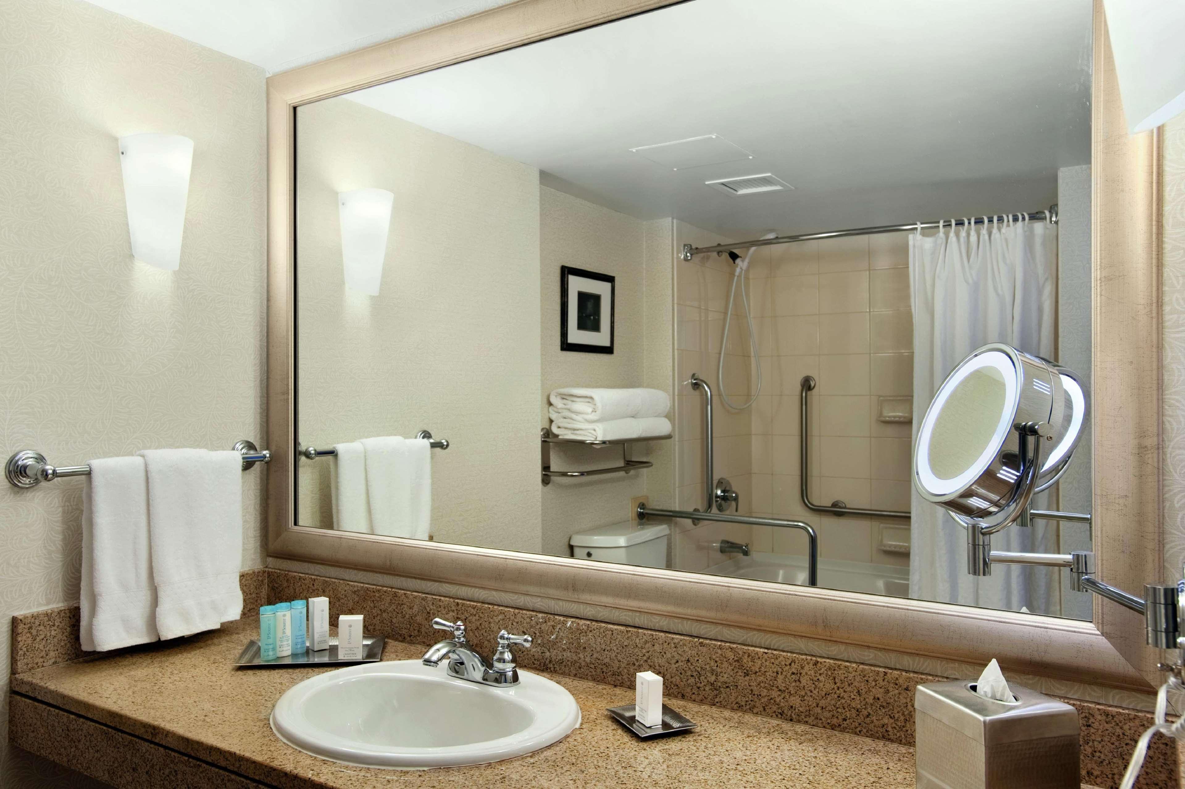 בורנבי Hilton Vancouver Metrotown מראה חיצוני תמונה