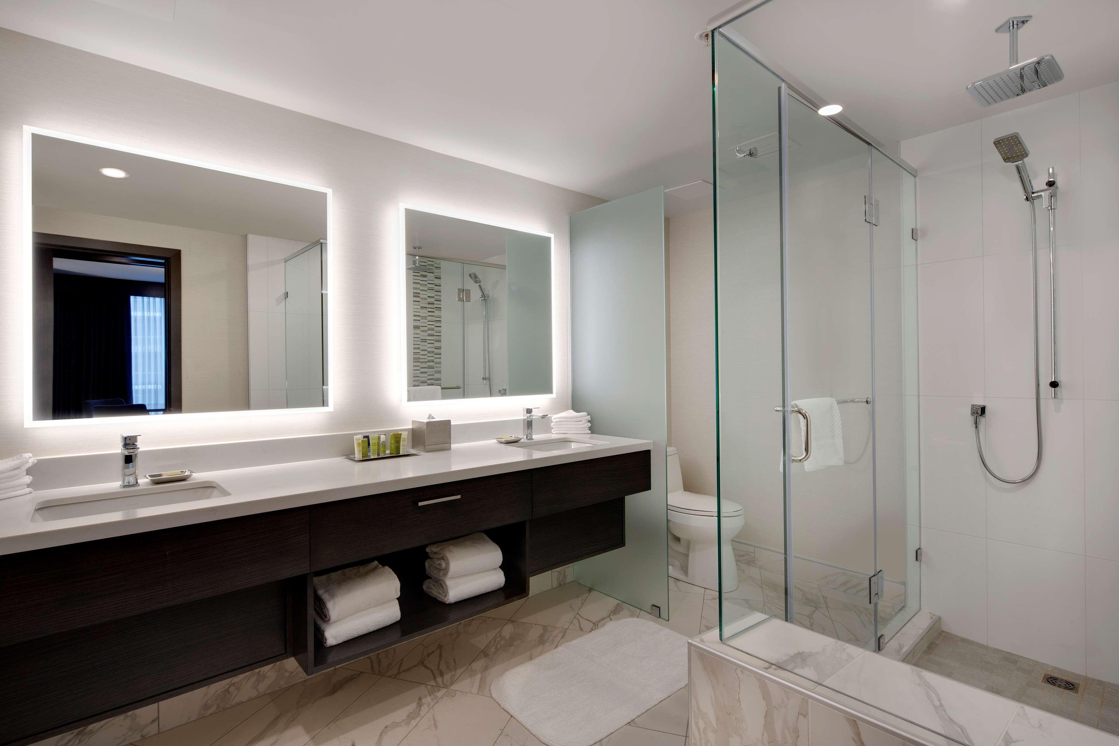בורנבי Hilton Vancouver Metrotown מראה חיצוני תמונה