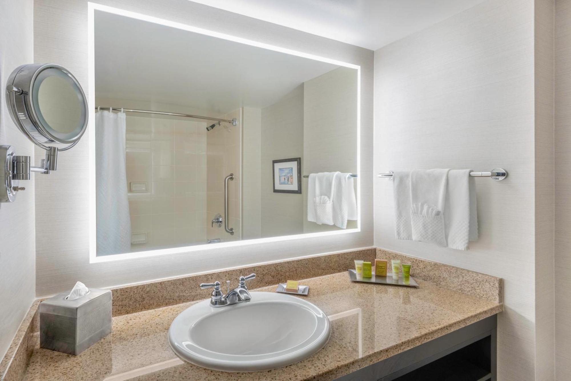 בורנבי Hilton Vancouver Metrotown מראה חיצוני תמונה