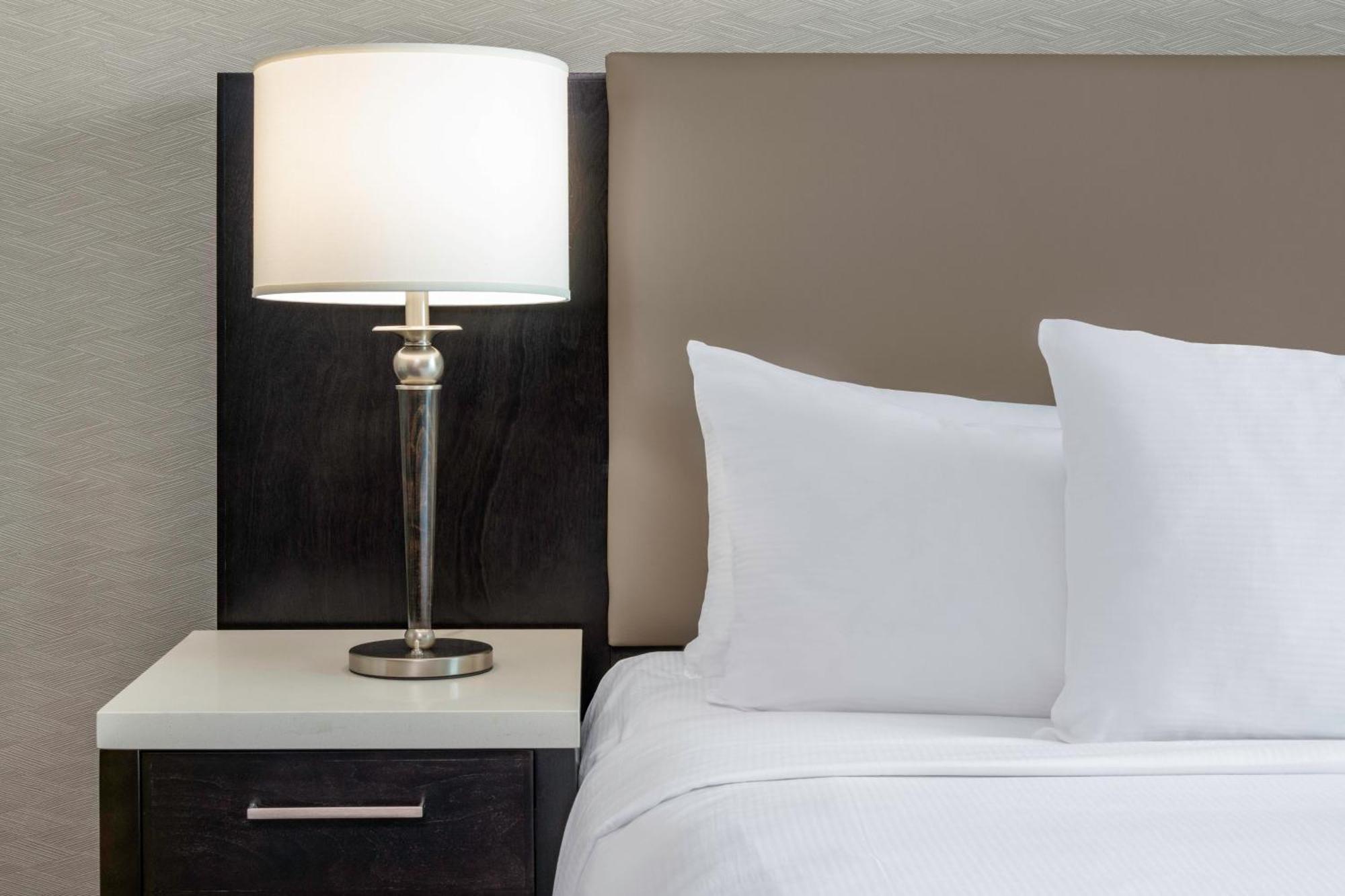 בורנבי Hilton Vancouver Metrotown מראה חיצוני תמונה