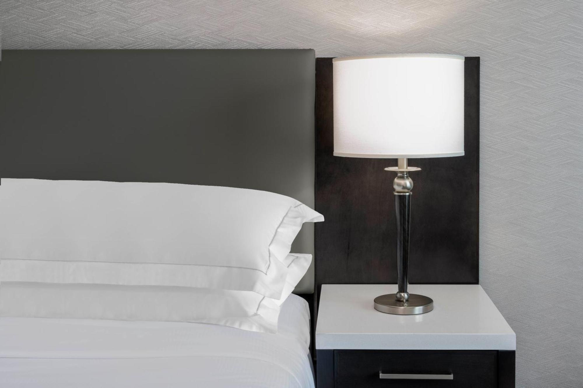 בורנבי Hilton Vancouver Metrotown מראה חיצוני תמונה